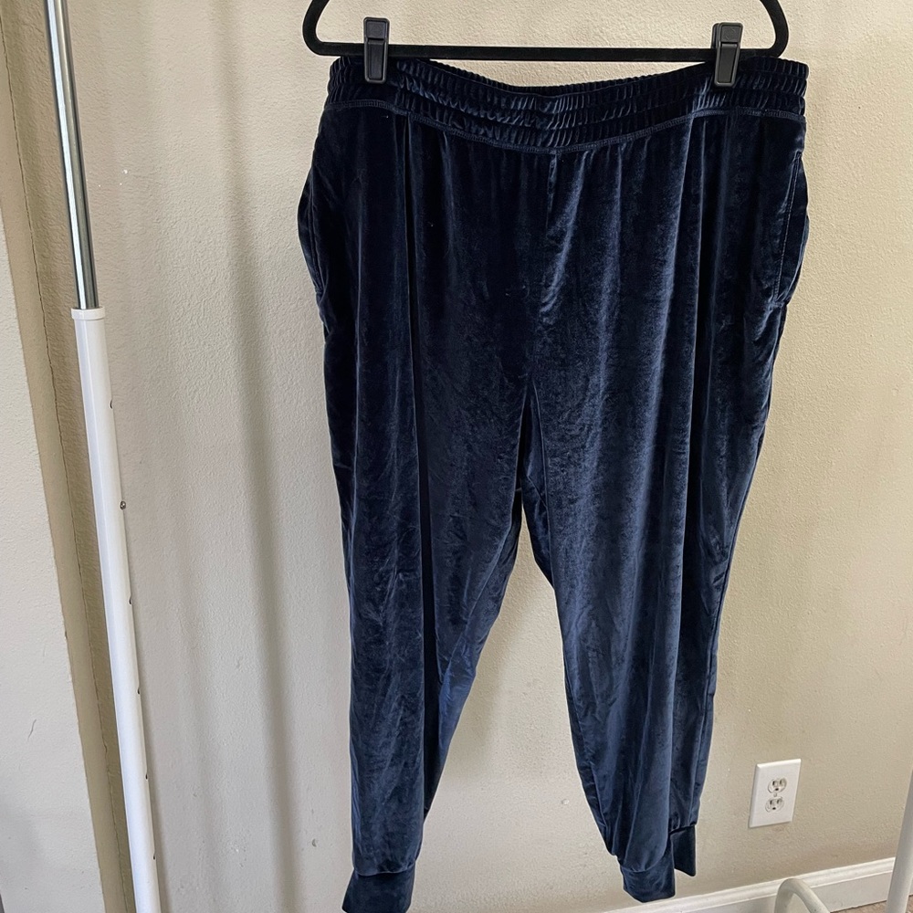 Fabletics X Vanessa Hudgens Velour Joggers